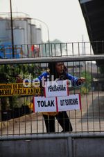 Buruh Demo, Pabrik Terpaksa Tutup