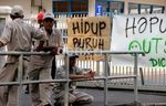 Buruh Demo, Pabrik Terpaksa Tutup