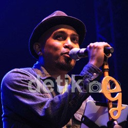 Glenn Fredly Tak Mau Lama-lama Sendiri