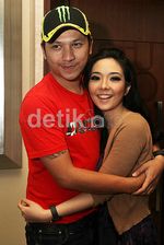 Aww! Gading Marten & Gisel Makin Mesra