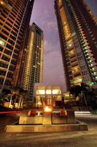 The Bloomington KVR dijual dengan harga sekitar Rp 35 juta per m2 atau mulai Rp 7 milyar per unit, yang merupakan harga tertinggi dibandingkan enam tower sebelumnya sekitar Rp 3 - 4 milyar. (Kemang Village)