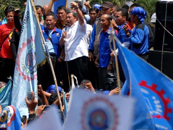 Gubernur Jawa Barat Temui Ribuan Buruh