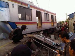 Masinis KRL Anjlok Masih Shock, Belum Bisa Dimintai Keterangan
