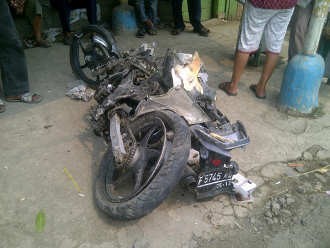 Ini Bangkai Motor Minerva yang Ditabrak Kereta di Cilebut