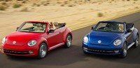 Kini dengan atap baru, VW Beetle diperkirakan akan menjadi salah satu mobil convertible dengan harga paling terjangkau. Atap itu bisa terbuka dan tertutup dalam waktu 10 detik. (dok Volkswagen)