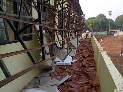 Atap SMAN 7 Depok Ambruk