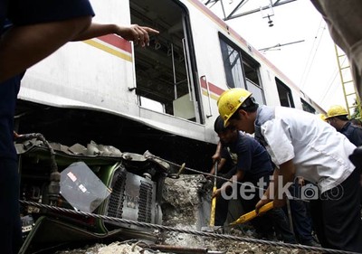 KRL Anjlok di Stasiun Cilebut Dievakuasi