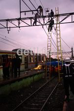 Gerbong KRL Anjlok Berhasil Dievakuasi