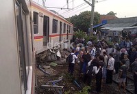 KRL ini anjlok pada pukul 06.35 WIB. (Aditya Brahmanda).