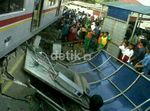Tabrak Peron, KRL Commuter Line Rusak Parah