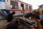 Tabrak Peron, KRL Commuter Line Rusak Parah