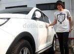 Kevin Aprilio dan Mobil Putih Kesayangannya