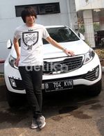 Kevin Aprilio dan Mobil Putih Kesayangannya