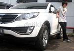 Kevin Aprilio dan Mobil Putih Kesayangannya
