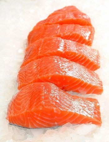Ingin Membeli Ikan Salmon Segar? Cek Dulu 4 Tips Ini!