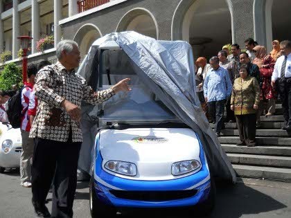 UGM Gelar Lomba Balap Mobil Listrik
