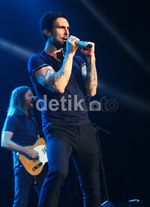 Konser Enerjik Maroon 5 di Jakarta Hari Pertama