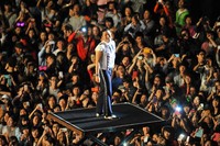 Beberapa di antara mereka menarikan Gangnam Style sebelum konser dimulai. AFP/Kim Jae-Hwan.