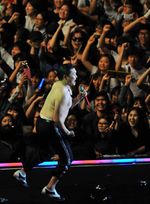 80 Ribu Penggemar Padati Konser Gratis Psy