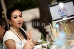 Bunda Anny, Sosialita yang Hijrah ke Dunia Sosial