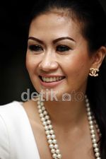 Bunda Anny, Sosialita yang Hijrah ke Dunia Sosial