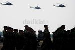 Defile Pasukan TNI Tutup Peringatan HUT ke-67 TNI
