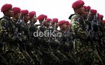 Defile Pasukan TNI Tutup Peringatan HUT ke-67 TNI