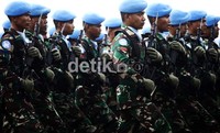Dalam acara defile ini juga helicopter milik TNI ikut serta.