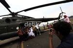 Anak-anak Bergaya dengan Alutsista TNI