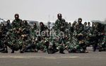 Kolone Senapan & Beladiri Meriahkan HUT TNI