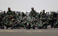 Atraksi ini diikuti oleh ratusan prajurit TNI.