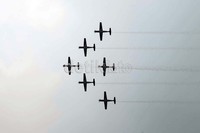 Enam pesawat TNI unjuk kebolehan dalam peringatan HUT ke-67 TNI.