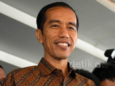 Berbatik, Jokowi Sambangi DPR