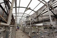 Kondisi jembatan penyeberangan tersebut akan mengganggu kenyamanan pejalan kaki yang melintas.