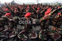 Mereka meneriakkan nyel-nyel Kopasus.