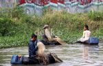 Mencari Ikan di Kalimalang