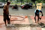 Untuk Kenyamanan, Pedestrian Rusak Diperbaiki