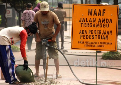 Untuk Kenyamanan, Pedestrian Rusak Diperbaiki