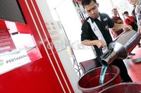 Bahan bakar yang telah diuji dimasukkan kembali ke dalam tangki.