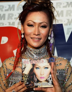 Inul Akhirnya Sunat Anaknya untuk Obati Sakit