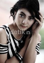 Pose Sensual Rara Harahap