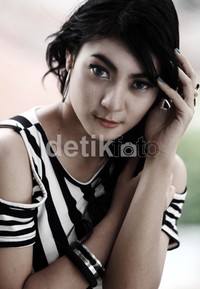 Tak hanya cantik secara fisik, Rara pun memiliki wawasan yang lebih.