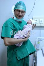 Ini Dia Bayi Laki-Laki Anji & Wina