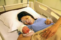 Wina melahirkan bayi laki-laki di salah satu rumah sakit di daerah Kemang, Jakarta Selatan.
