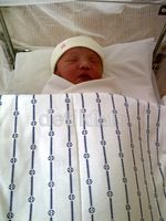 Ini Dia Bayi Laki-Laki Anji & Wina