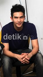 Aih, Gantengnya Jonathan Frizzy