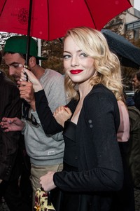 Senyuman manis pun menghiasi wajah cantiknya. Francois Durand/Getty Images.