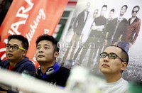 The Titans kembali meluncurkan album ke-empatnya yang bertajuk Kirana di gerai 7eleven, Sahardjo, Jakarta, Jumat (5/10/2012).