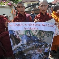 Pembakaran Kuil Buddha, Biksu Myanmar Demo di Depan Kedubes Bangladesh