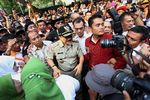Jabatan Berakhir, Foke Diarak Pendukungnya
